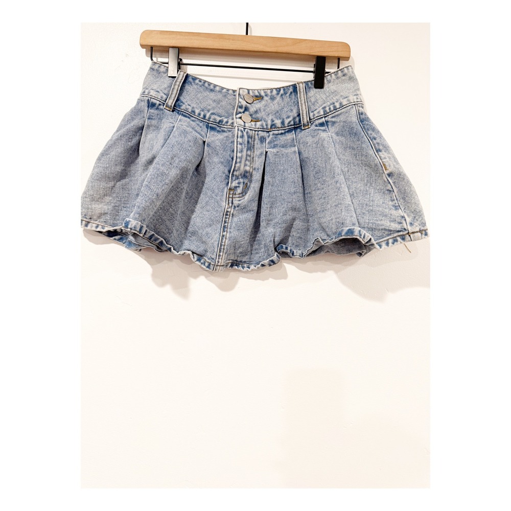 Superdown Pleated Denim Mini Skirt Light Wash Blue High Waisted Double Button